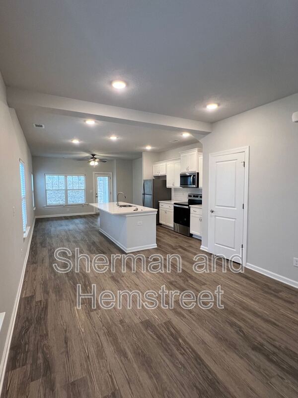 Building Photo - 7008 Hummingbird Dr