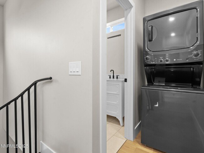 Building Photo - 1844 H St