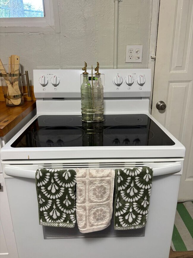 Building Photo - 5317 Lee Ave