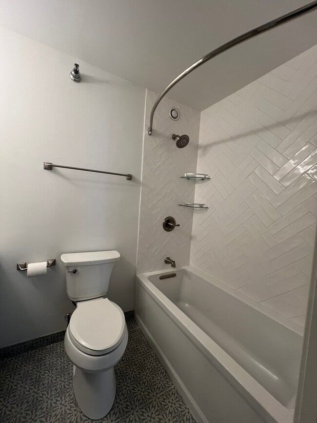 Building Photo - 70 W Huron St