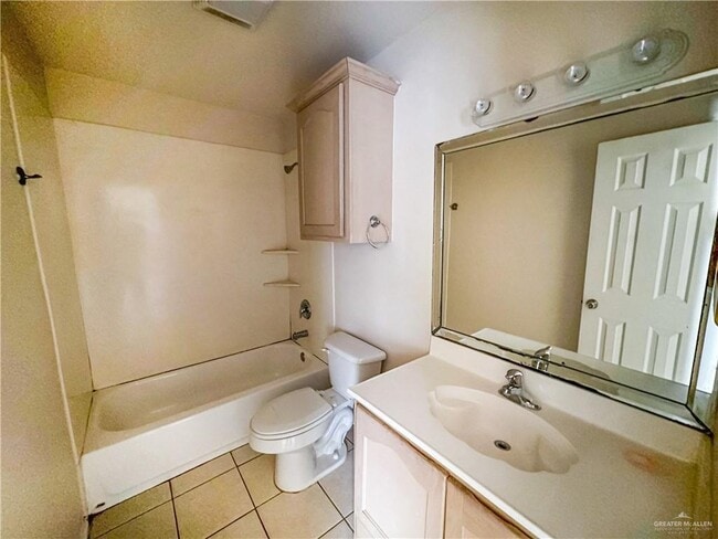 Building Photo - 19 Tampa St