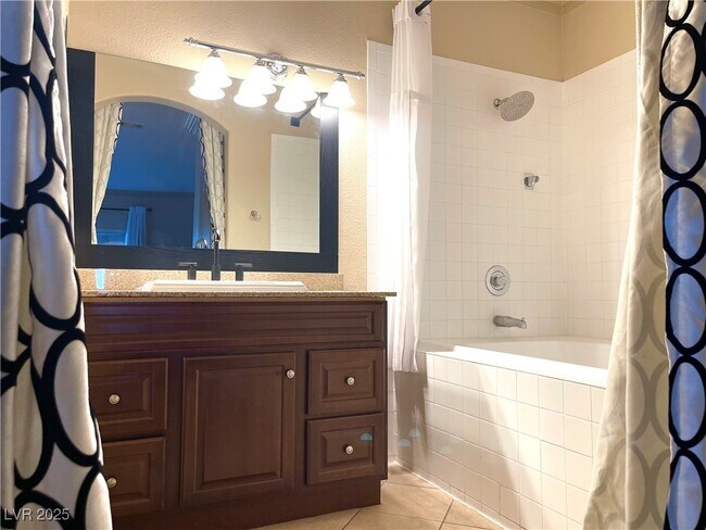 Building Photo - 5525 W Flamingo Rd