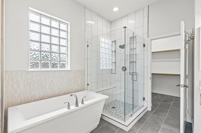 Building Photo - 821 High Willow Dr