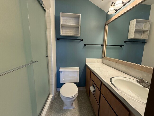 Building Photo - Bright & Beautiful 3-Bedroom Beaverton Home with A/C, Washer & Dryer, and Tons of Storage!