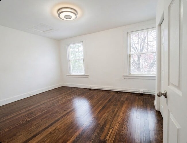 Building Photo - 3632 Parkdale Ave