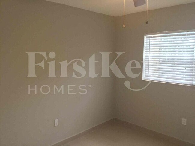 Building Photo - 6723 SW 140th Ave