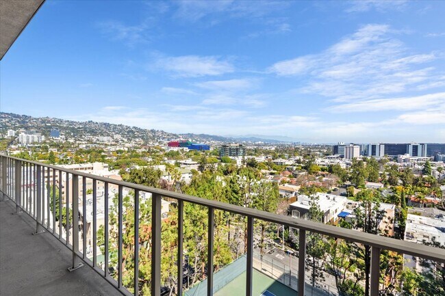 Building Photo - 100 S Doheny Dr