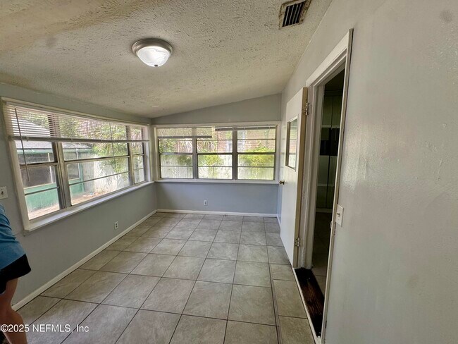 Building Photo - 3225 Liberty Cir