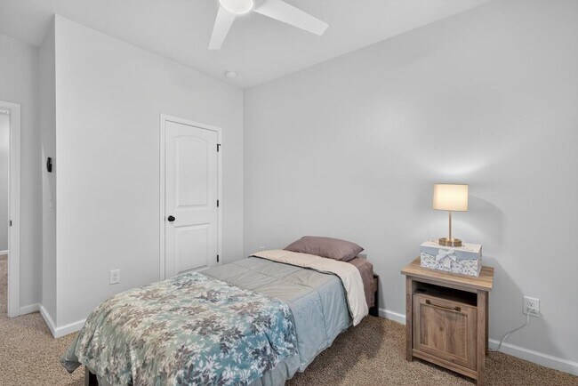 Building Photo - 256 Valley Xing