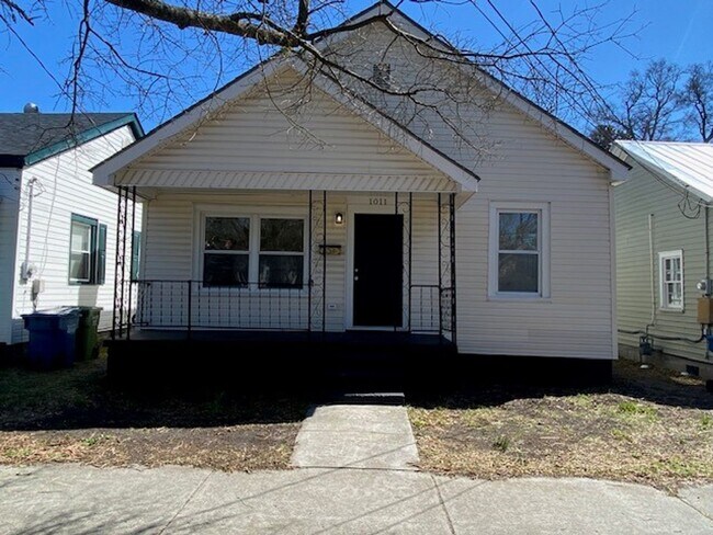 Building Photo - Welcome to this newly remodeled 4-bedroom, 2-bathroom house in the desirable location of Wilmingt...