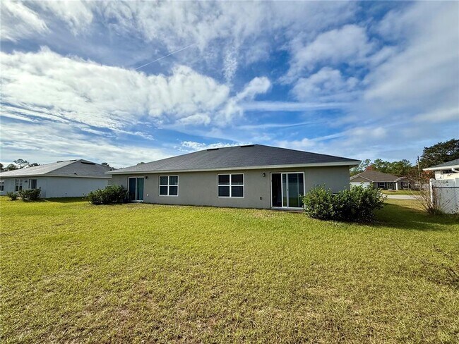 Building Photo - 14 Serene Pl