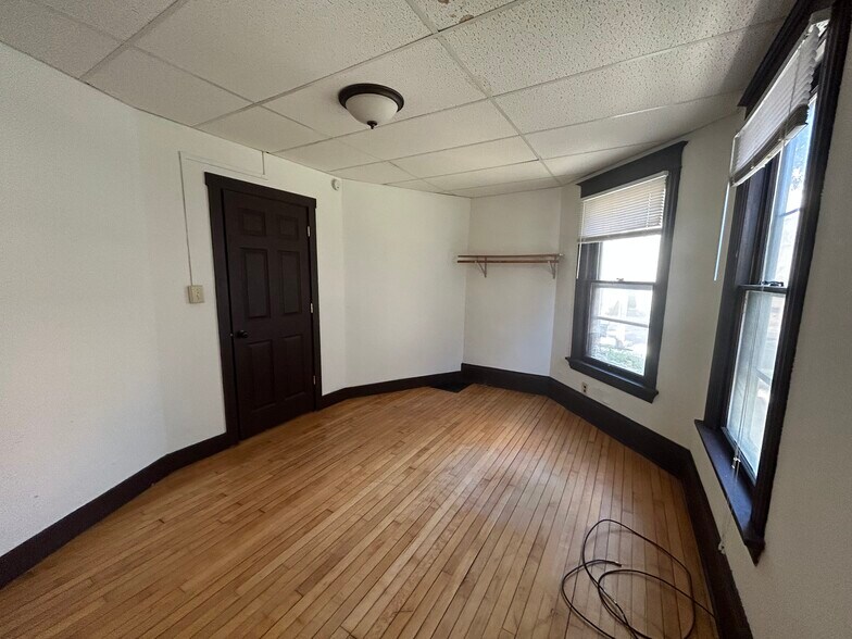Building Photo - 118 S Blair St