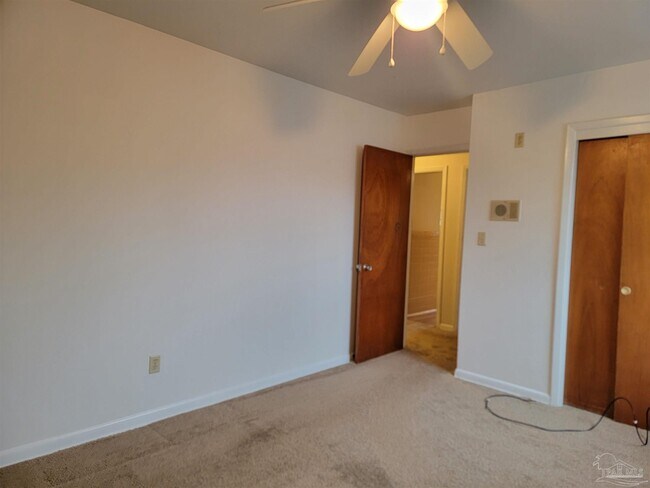 Building Photo - 917 N 70th Ave