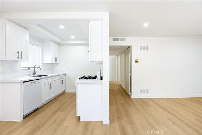 Building Photo - 7750 Laurel Canyon Blvd