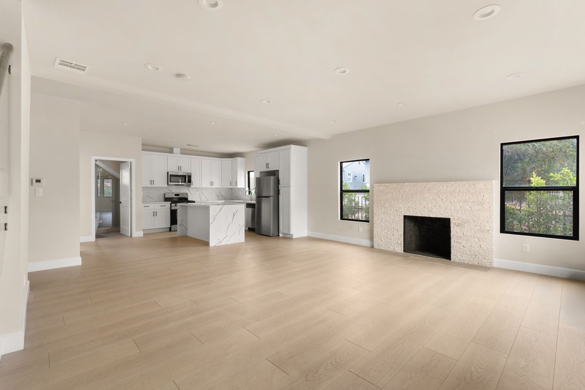 Building Photo - 5670 Lexington Ave