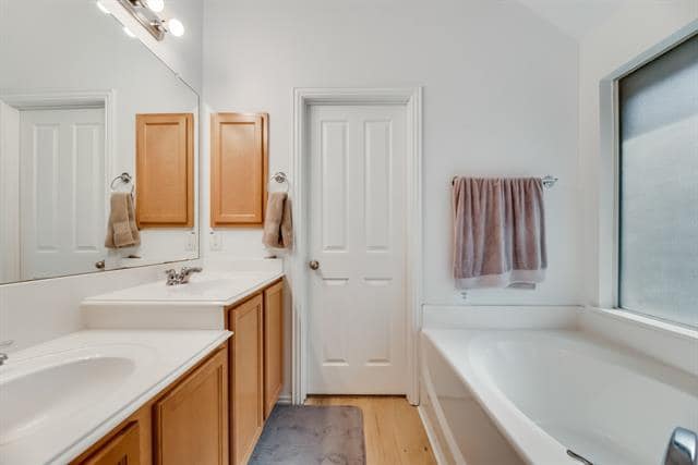 Building Photo - 2404 Castle Creek Dr