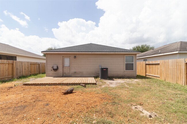Building Photo - 4215 Medina River Loop