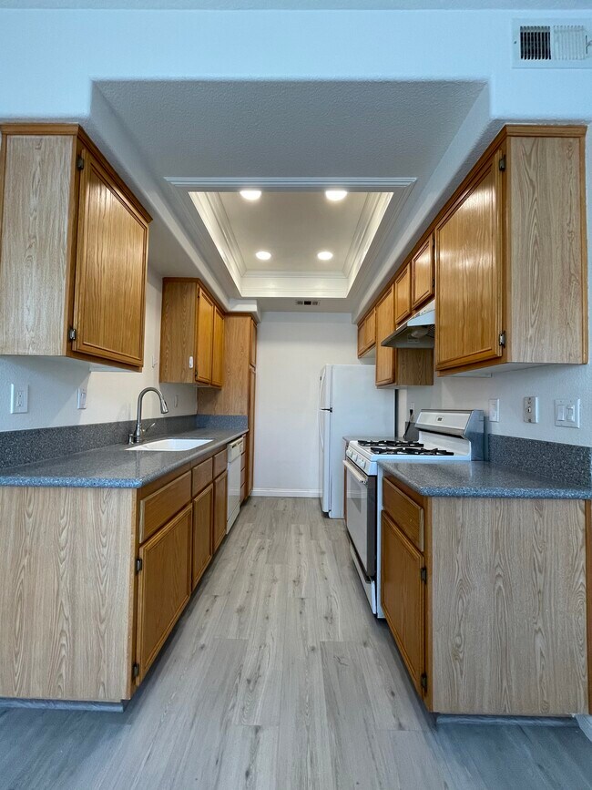 Kitchen - 21832 S Vermont Ave