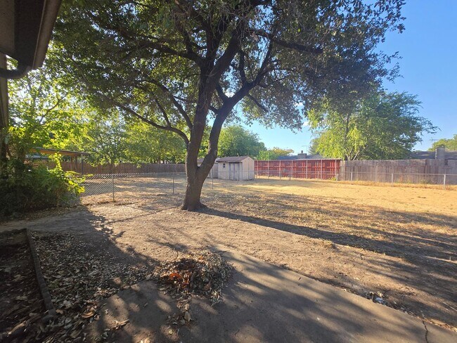 Building Photo - 1801 Archery Ln