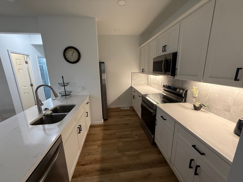 Primary Photo - Room in Duplex on S Alston Ave