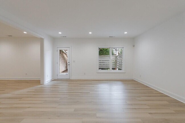 Building Photo - 11760 Stratham Dr