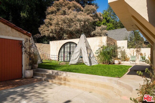 Building Photo - 2351 Canyon Dr
