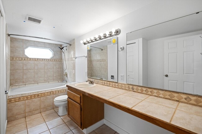 Building Photo - Beautiful 3-Bedroom, 3-Bath Home with a Huge Yard and Ample Parking