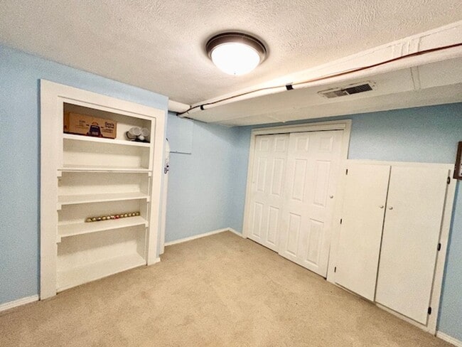 Building Photo - FREE AUGUST RENT!! - Sweet Bungalow in Par...