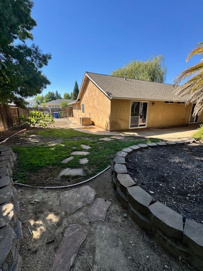 Building Photo - $300 Move in Special - Beautiful South Redding Home