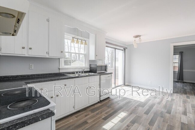 Building Photo - 1601 Lancashire Dr