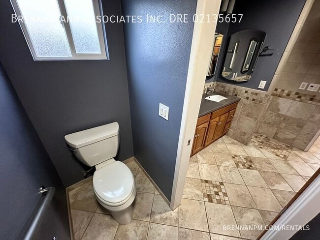 Building Photo - 975 Hemlock Ave