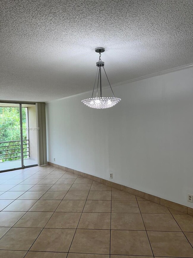 Building Photo - 9410 Live Oak Pl