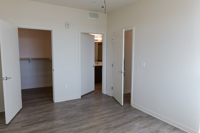 Building Photo - 5885 W 14th Ave