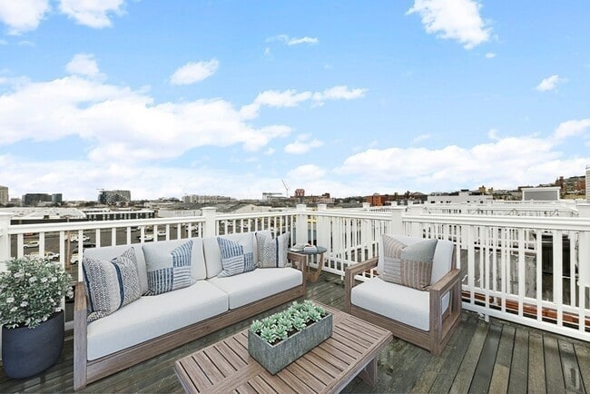 Building Photo - 350 W 2nd St