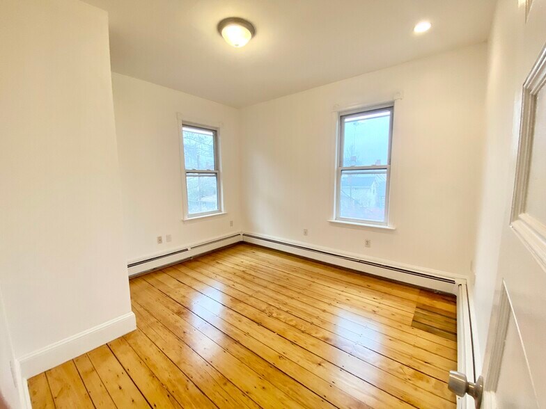 Building Photo - 20 Imrie Rd