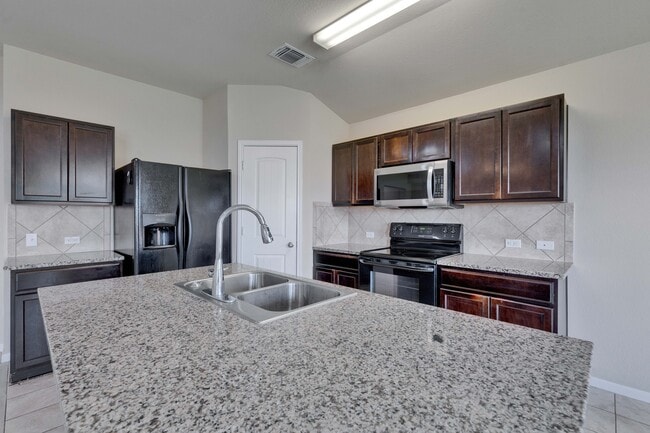 Building Photo - 116 Leona River Trl