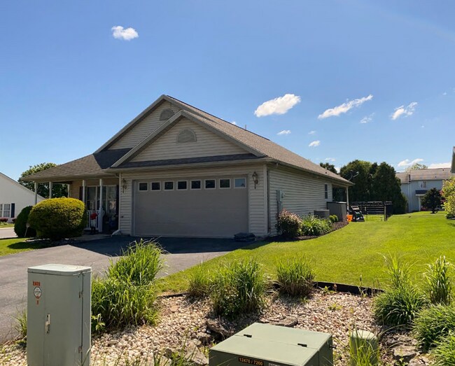 Building Photo - 152 Lantern Ln
