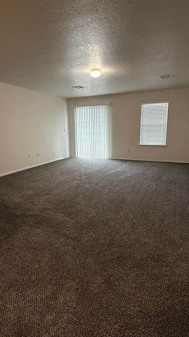 Building Photo - Family needed for this well-maintained Home!!!