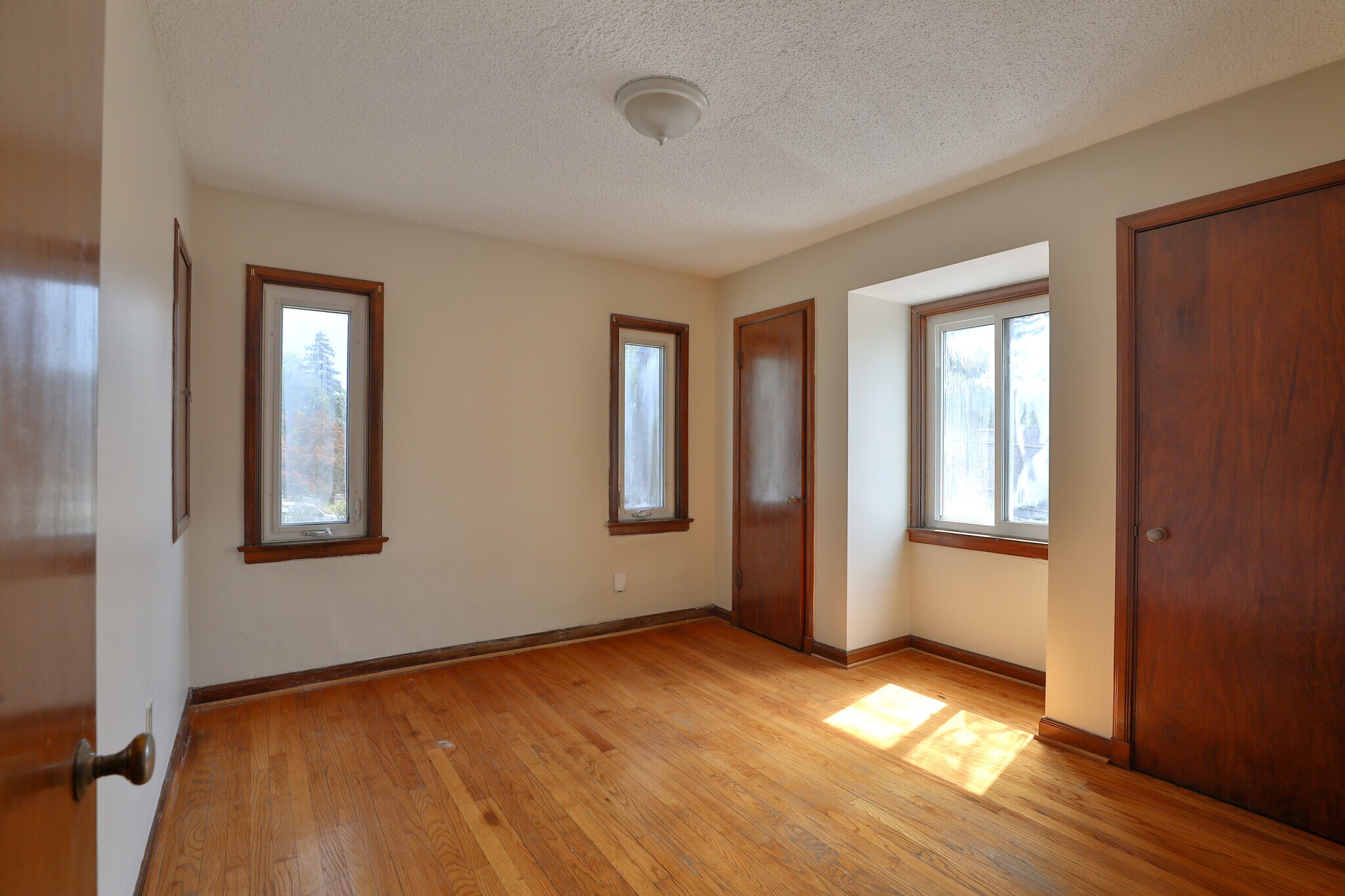 Building Photo - 3248 Indianola Ave