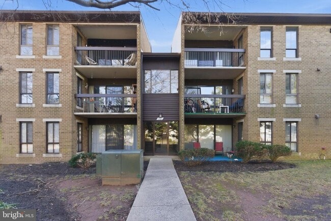 Building Photo - 561 Florida Ave