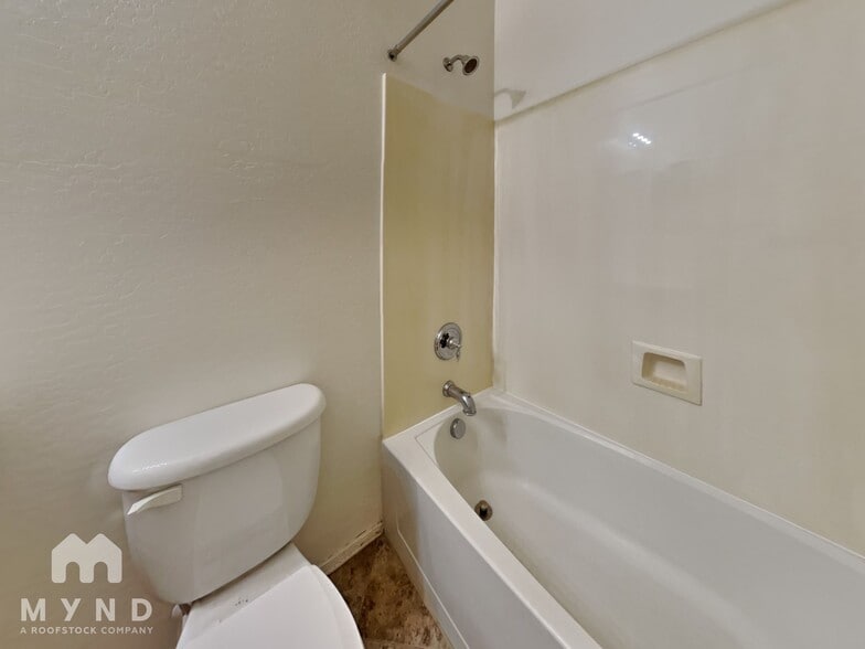 Building Photo - 38024 N Pagoda Ln