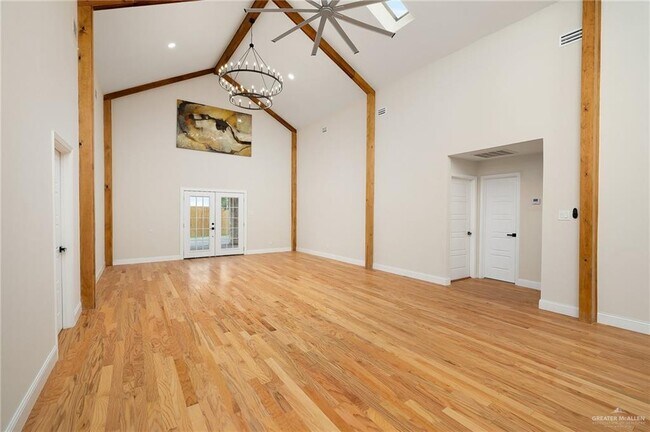 Building Photo - 12304 Lakeview Dr