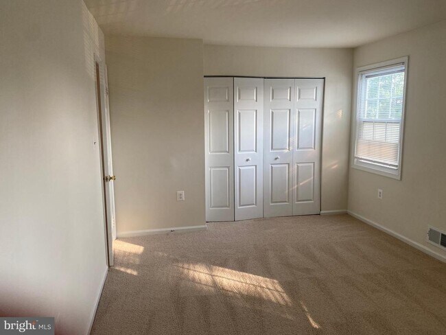 Building Photo - 10175 Irongate Way