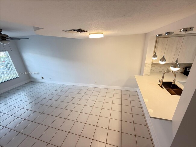 Building Photo - 16736 Hemingway Dr