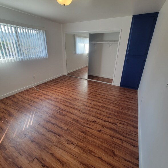 Building Photo - 125 S Ave 53