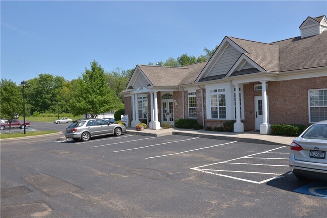 Building Photo - 906 Farmstead Ct
