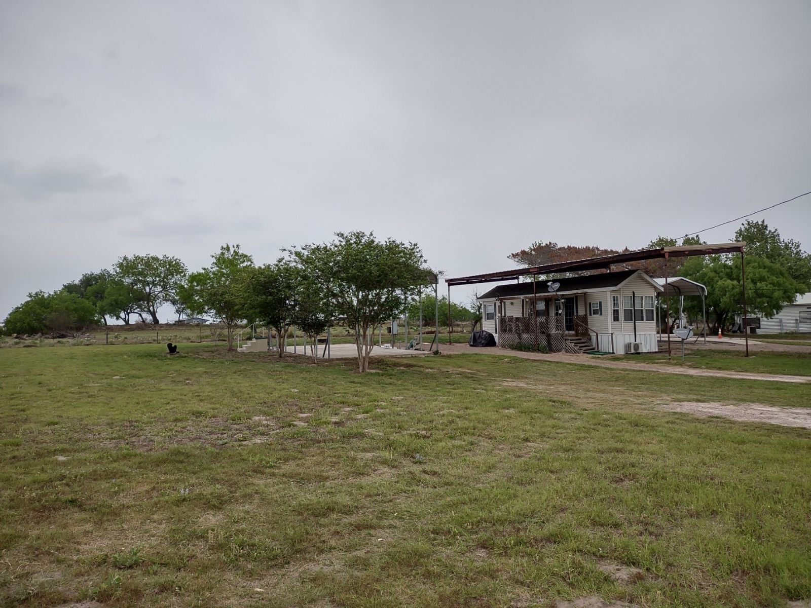 Building Photo - 533 S Vista Ln