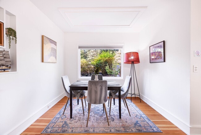 Building Photo - 11520 Roosevelt Way NE