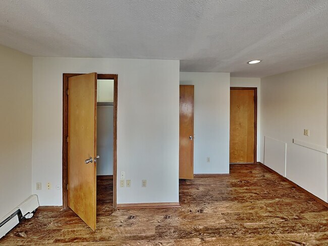 Building Photo - 42 E 13th Ave