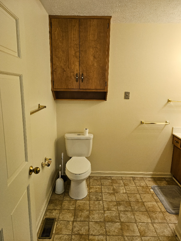Building Photo - 714 College Dr